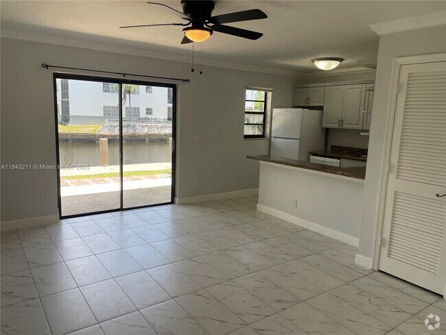 Building Photo - 1401 NE 53rd St Unit 105 Rental