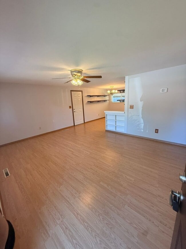 4820 Rexwood Dr