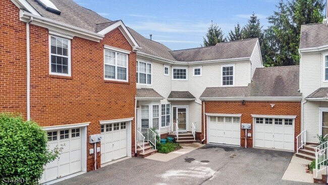 Photo - 72 Albert Ct