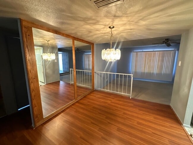 Photo - Spacious 3 Bedroom 2 Bathroom Home!!!