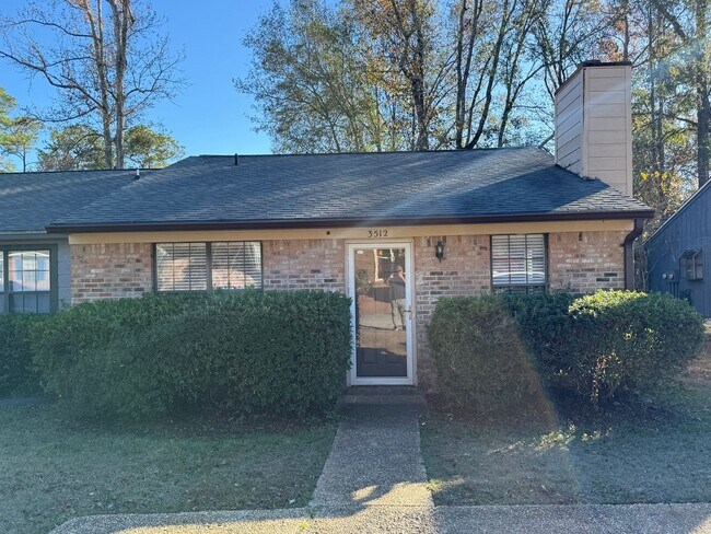 Building Photo - 2/2 in NE Tallahassee with a fenced yard!