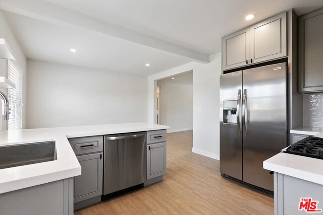 Photo - 5454 S San Vicente Blvd