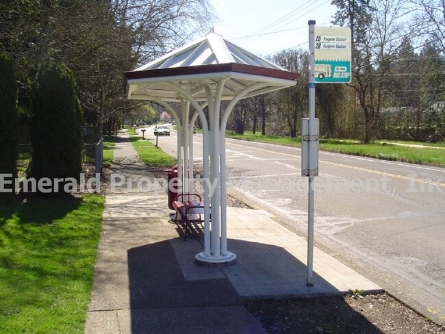 Photo - Beautiful Southeast Eugene hillside locati...