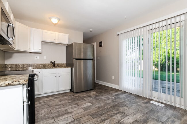 Photo - 990 Sheffield Dr