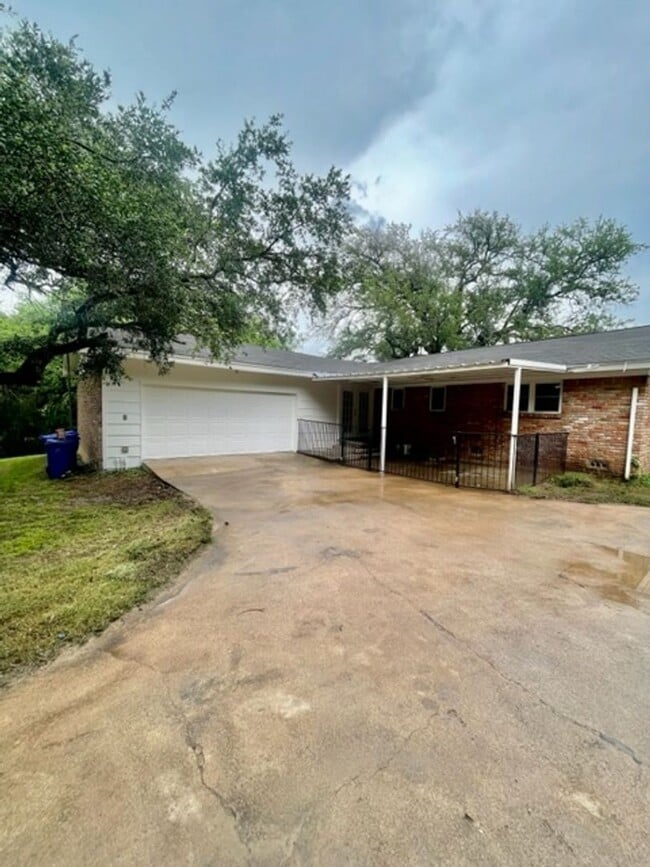 Photo - 3310 MacArthur Dr