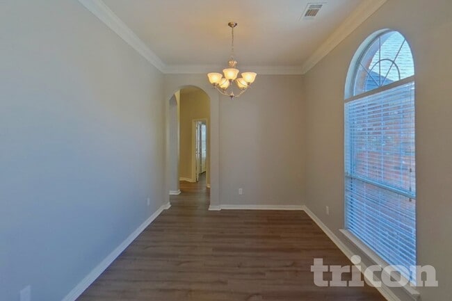 Photo - 7814 Longbow Ln