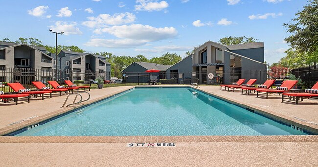 Hollytree Apartments