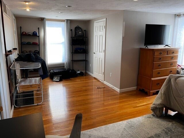 Photo - 143 W 8th St Unit 3