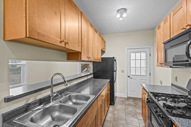 Photo - 137 Park St Unit APT 1