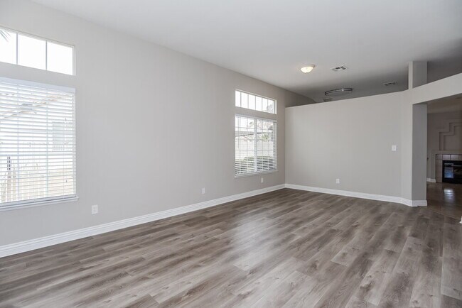 Photo - 806 Zinnia Cir