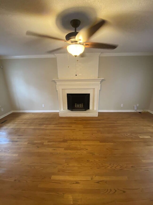 Photo - Charming 3 Bed Colonial in Woodcroft!