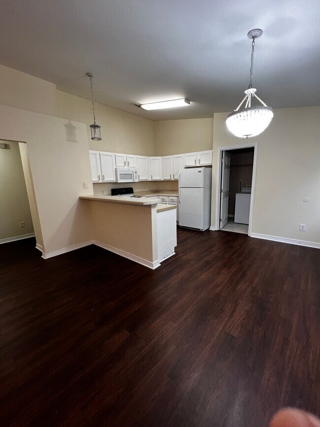 Photo - Back on Market!