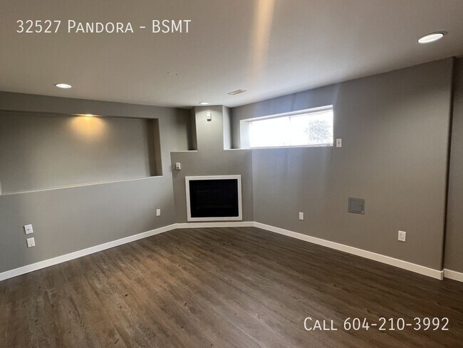 Photo - Spacious Suite-Great Price!
