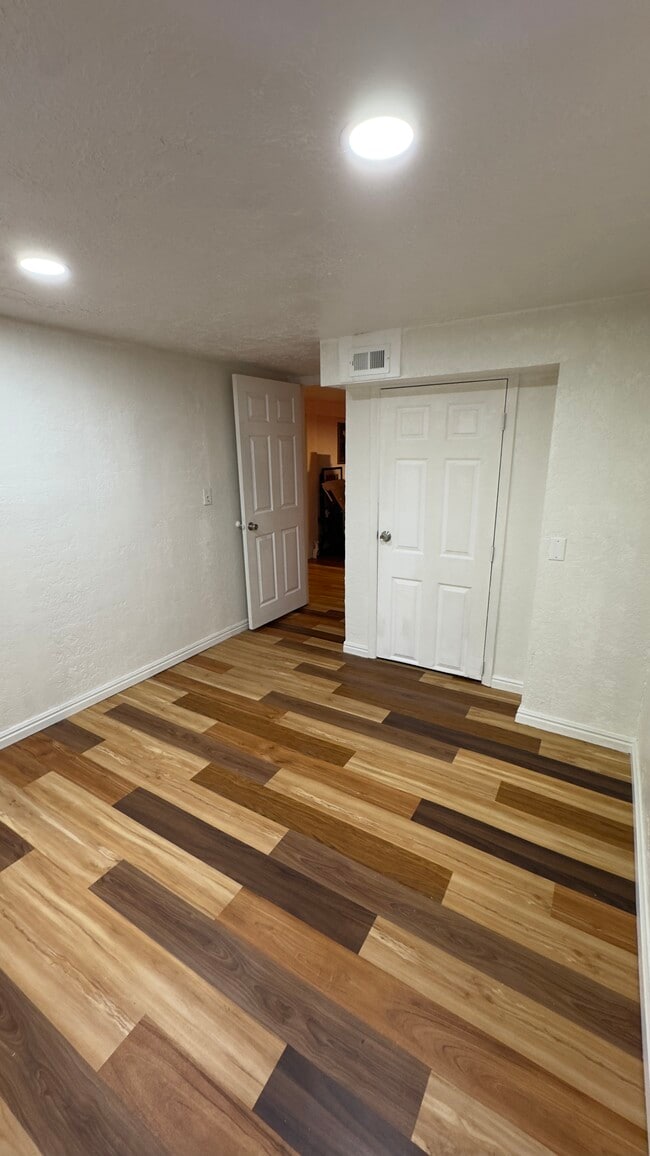 Photo - 726 Logan Ave S Unidad 726 B