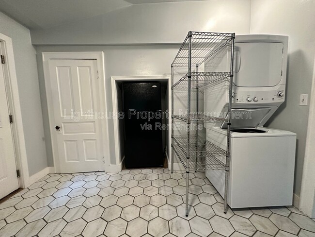 Photo - 722 N Gordon St