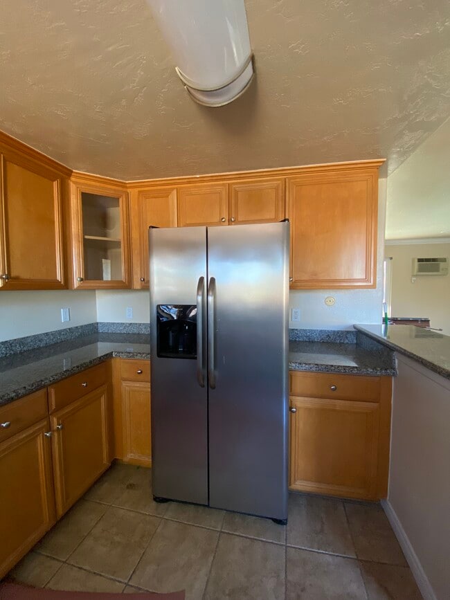 Stainless Side by Side Refridgerator - 4849 Williamsburg Ln Unit 269