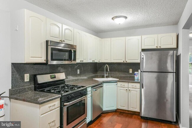 Photo - 99 Sussex Pl