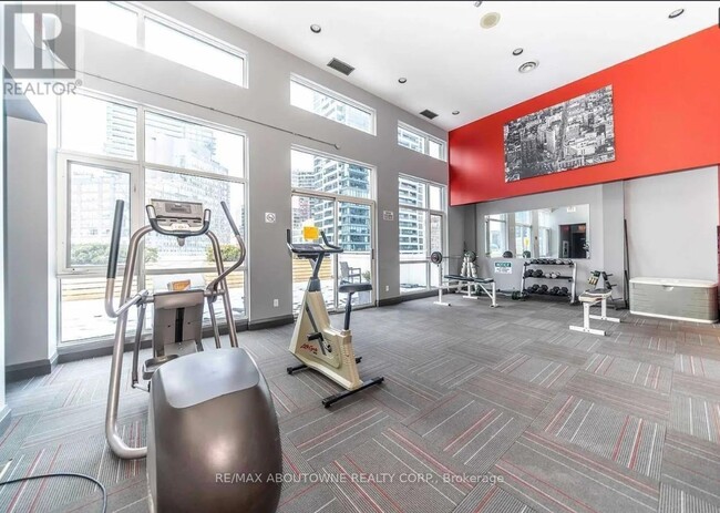 Photo - 8 Wellesley St E Unit 606