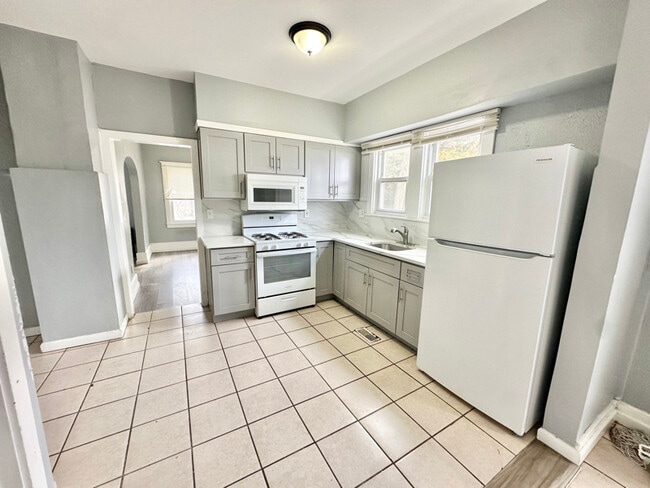 Photo - 308 W Almond St