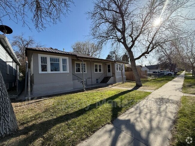 Building Photo - 1016 8th Ave S Unit A Rental