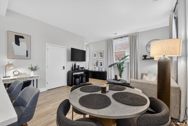 Building Photo - 1424 N Park Pl Unit ID1390817P