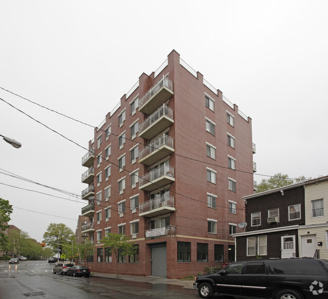 3101 137th St - 31-01-31-07 137th St