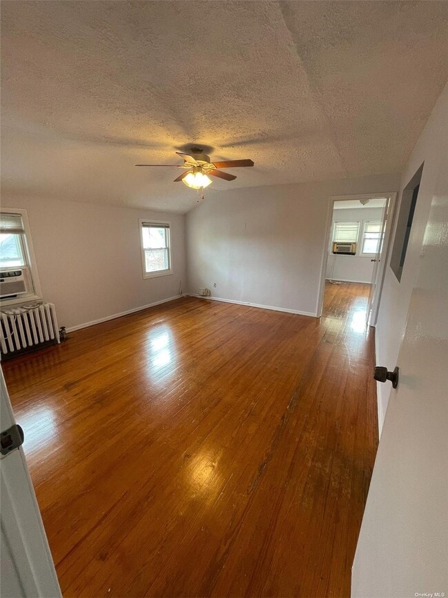 141 Sycamore St Townhome Townhome Rental in West Hempstead NY