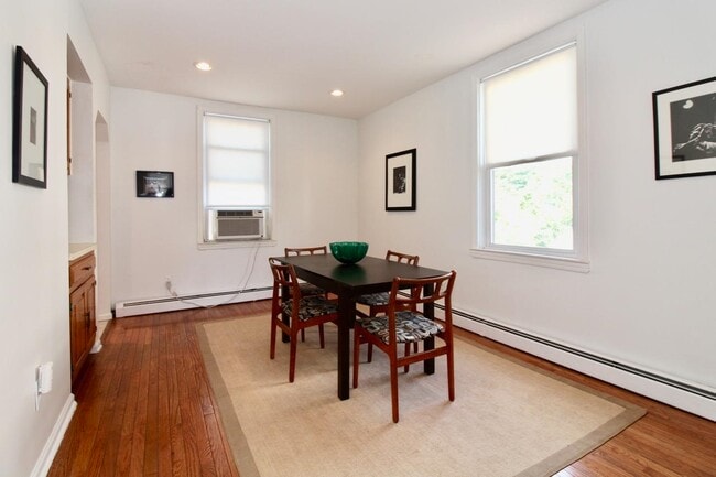 Photo - 16-18-18 Hudson Pl Unit 2