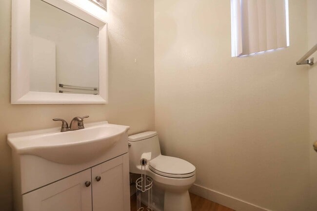 CUTE UPGRADED 3 BEDROOM CONDO IN HENDERSON! - CUTE UPGRADED 3 BEDROOM CONDO IN HENDERSON!