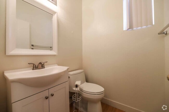 Building Photo - CUTE UPGRADED 3 BEDROOM CONDO IN HENDERSON!