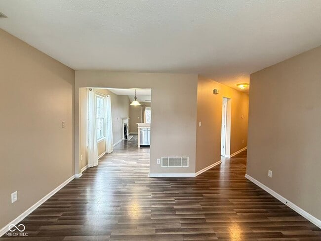 Photo - 7006 Long Run Dr