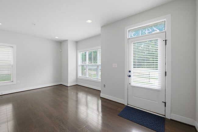 Photo - 2413 Glenallan Ave