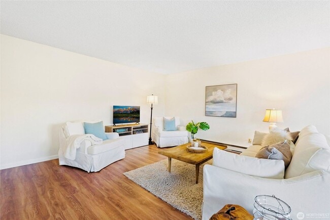 Photo - 2550 Thorndyke Ave W Unit #103