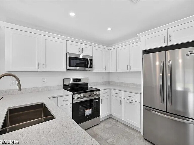 4688 Golfview Blvd