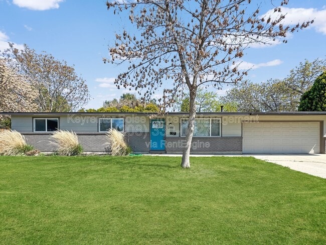 Building Photo - 2918 N Redway Rd