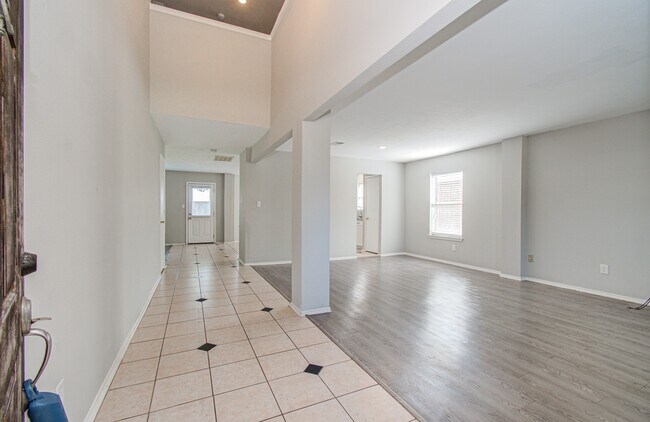 Photo - 16126 Coleburn Dr