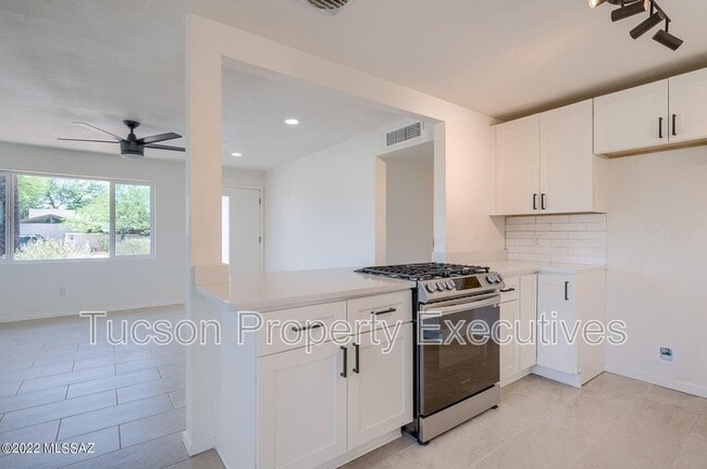 Photo - 2901 E Seneca St