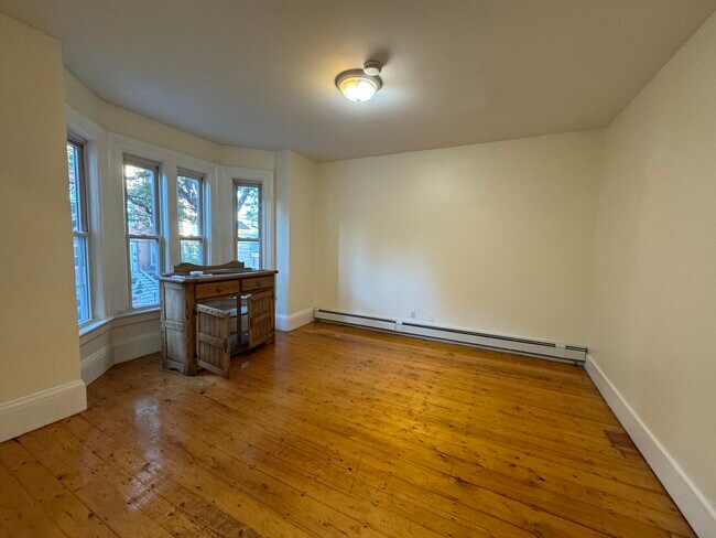 Livingroom - 43 Florence St Unit #3