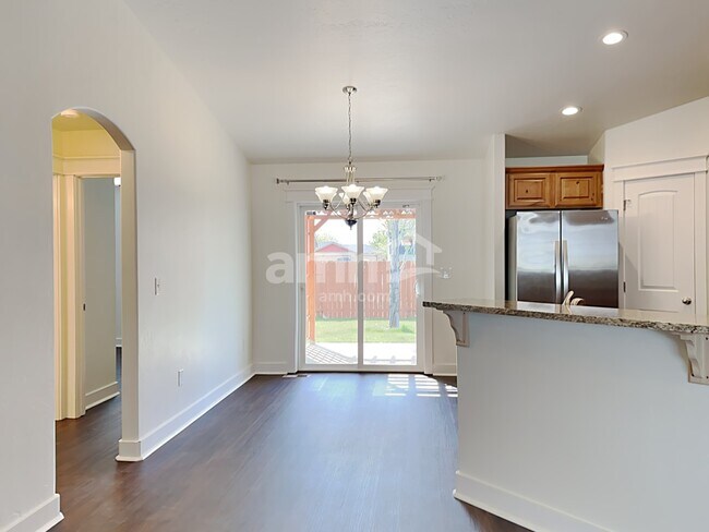 Photo - 891 S Threave Ave