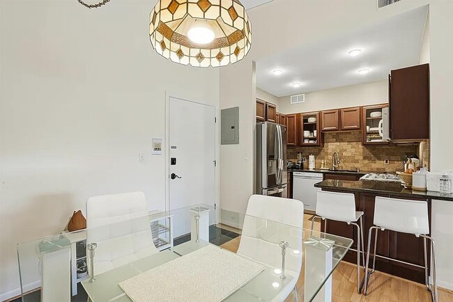 Photo - 57 Broadlawn Park