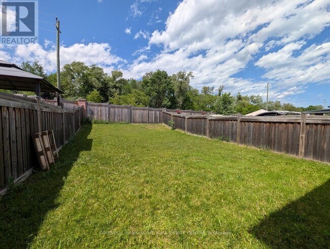 Photo - 1848 Lamstone St