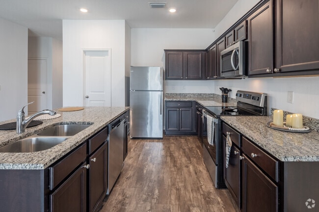 Hubble - Kitchen - Hidden Creek*