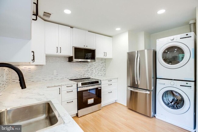 Photo - 1709 Westwind Way