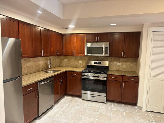143-41 84th Dr Unit 5E