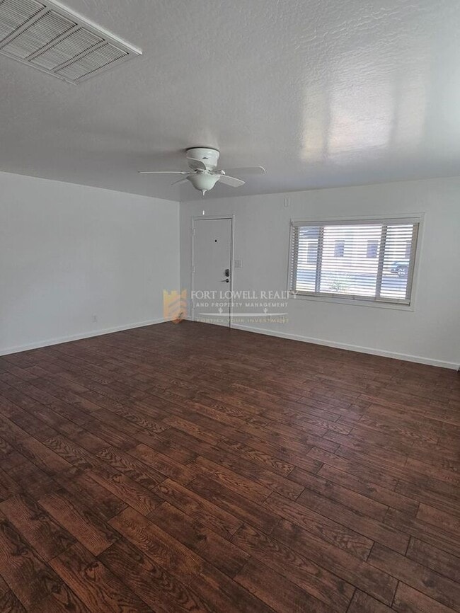Photo - 6 E Hill Dr