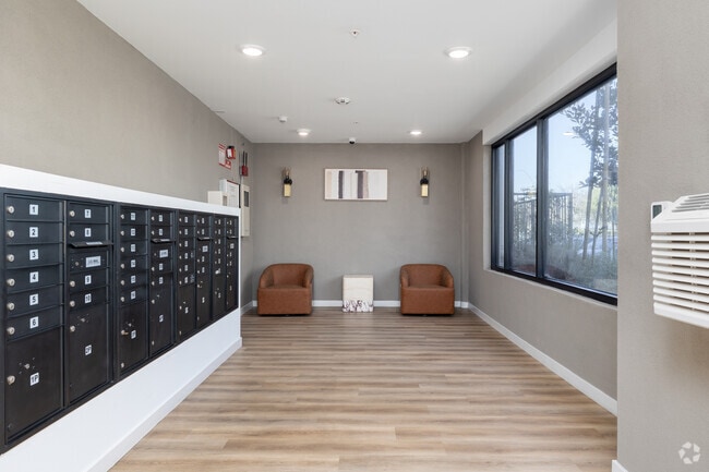 Lobby - 4101 Somerset Drive