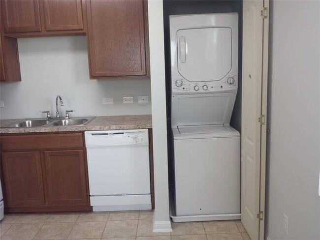 Photo - 340 Perry St Unidad Garage Apartment