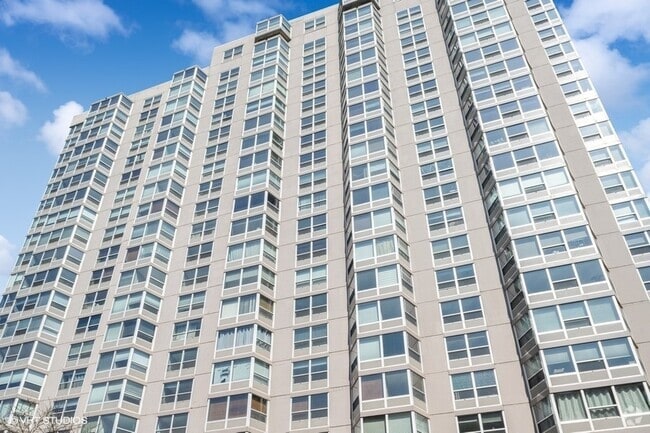 Building Photo - 720 W Gordon Terrace Unit 22R Rental