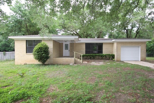 Building Photo - Available Now – 3BR/2BA Home Near HWY 90, ...