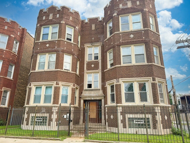 Building Photo - 7547 S Cornell Ave
